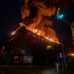 FW Dresden: erneuter Großbrand in einer leerstehenden Industriebrache – Warnung vor Rauchentwicklung