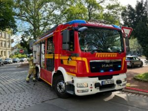 FW Dresden: Feuerwehr findet leblose Person bei Wohnungsbrand