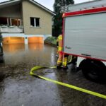 FW Grevenbroich: Starkregen sorgt für Dauereinsatz für Feuerwehr Grevenbroich – Folgemeldung / 100 Kräfte arbeiten rund 45 Schadensstellen ab