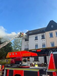 FW-MH: Ausgedehnter Wohnungsbrand im Bereich der Saarner Straße