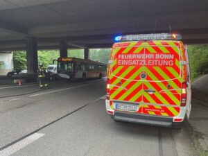 FW-BN: Busunfall auf BAB 562 endet glimpflich