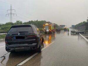 FW Lehrte: Starkregen verursacht Verkehrsunfall auf der A7