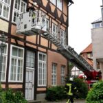 FW Celle: Drehleiterausbildung in der Celler Altstadt