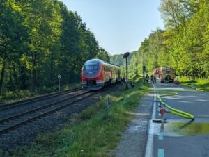 FW-AR: Zug kollidiert mit Wohnwagen