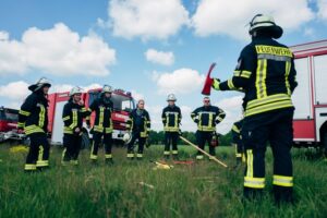FW Celle: Celler Feuerwehr führt Schulung zur Vegetationsbrandbekämpfung durch